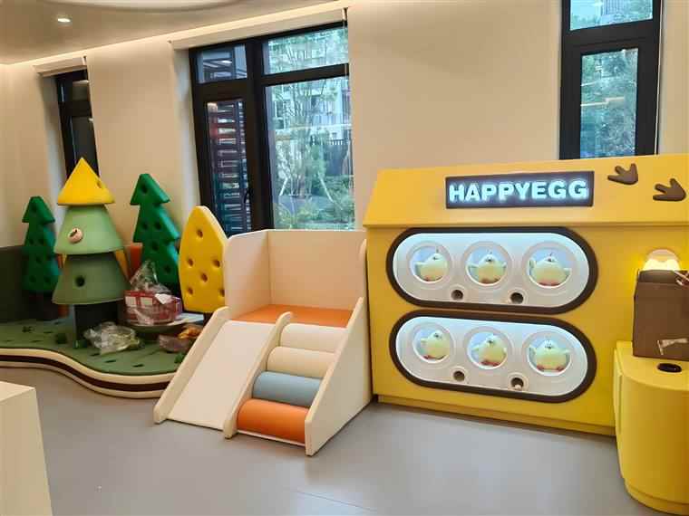 Toddler playroom Happyegg case
