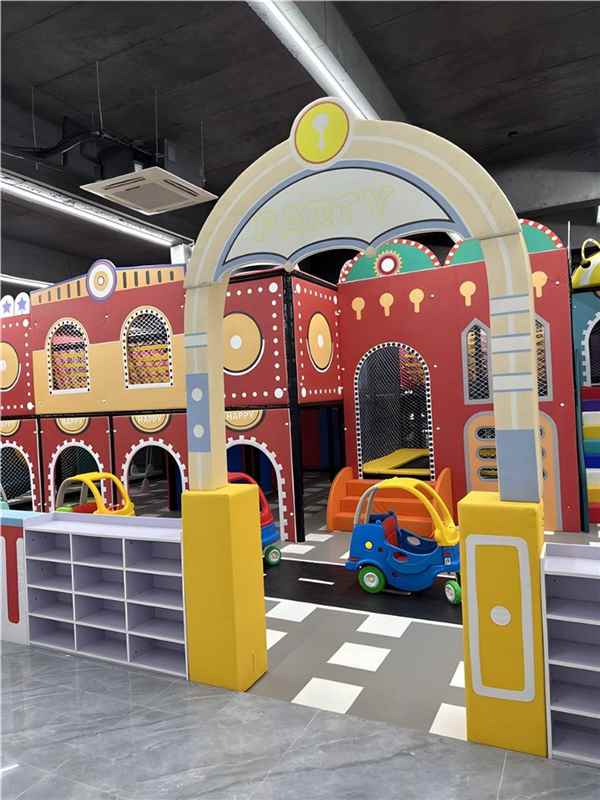 Soft play tunnel and slide equipment for children